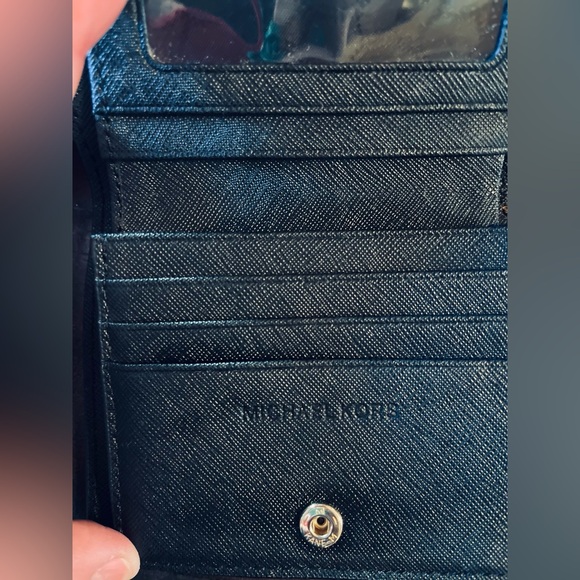 Michael Kors Wallet - Picture 4 of 13